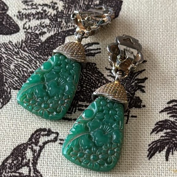 RARE Vintage Hargo Faux Jade Peking Glass Green Floral Earrings - Picture 8 of 9